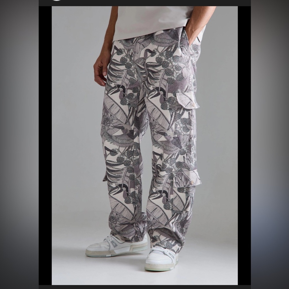 NWT Boohoo MAN Elasticated Waist Relaxed Tapestry Cargo Trouser Men Small